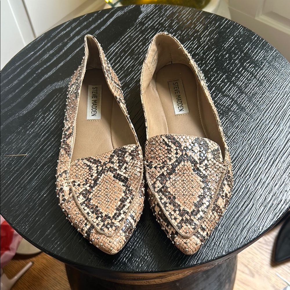 Steve Madden Tan and Black Flats with Pointed Toe